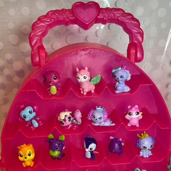 Hatchimals CollEGGtibles Collector's Case - Picture 5 of 13